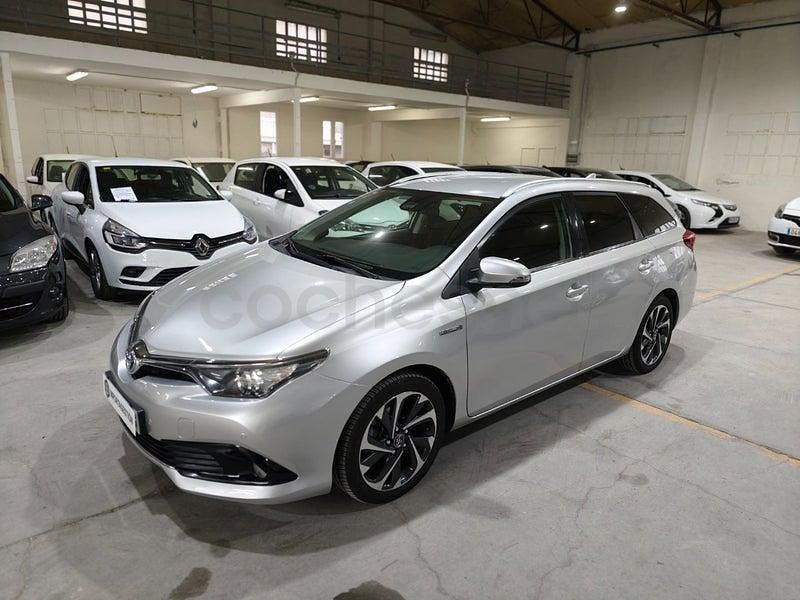 Usado Toyota Auris Hybrid 136 CV (100 kW) 2016 Gris / plata Familiar