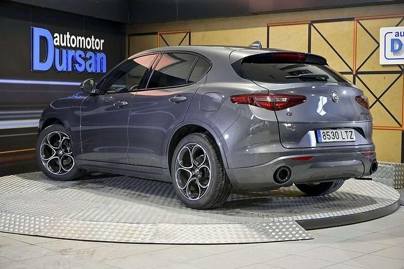 Usado Alfa Romeo Stelvio Veloce 212 CV (155 kW) 2021 Gris SUV