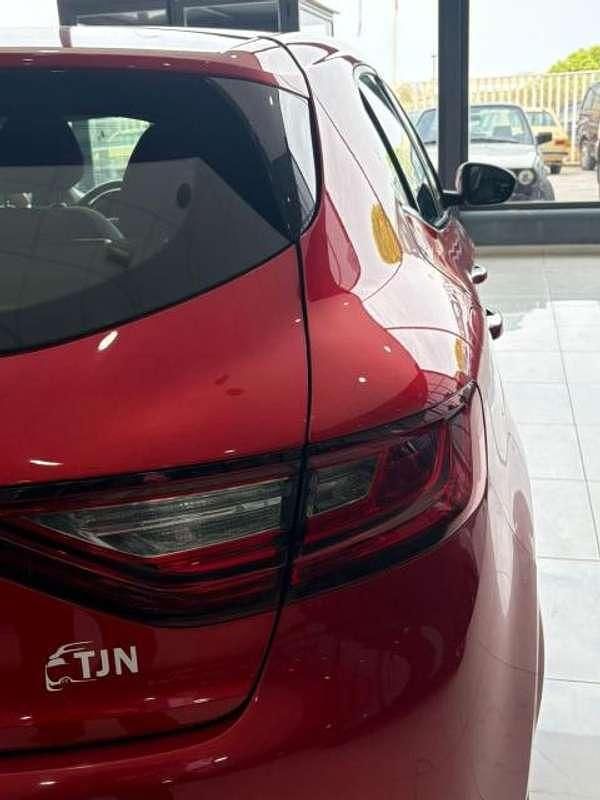 Usado Renault Mégane IV Business 116 CV (85 kW) 2019 Rojo Utilitario