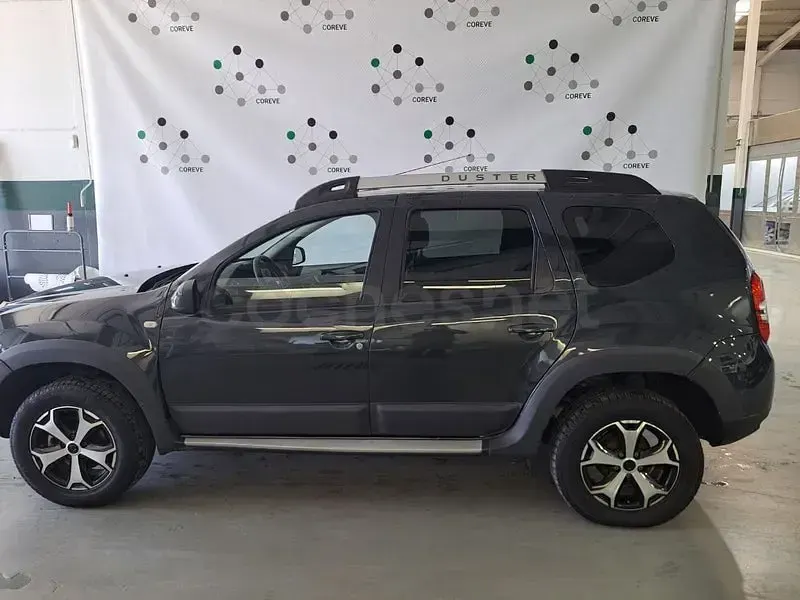Usado Dacia Duster Lauréate 125 CV (91 kW) 2017 Negro SUV