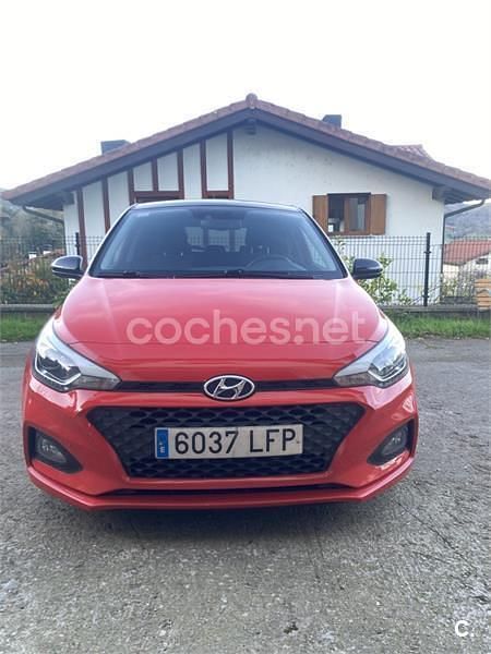 Usado Hyundai i20 100 CV (73 kW) 2020 Rojo Utilitario