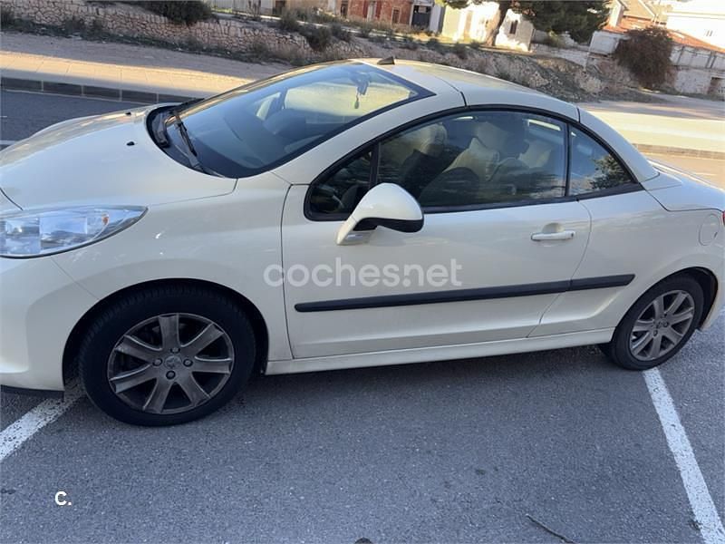 Beige Usado 2008 Peugeot 207 CC Descapotable | 5000 € (Precio justo) - Imagen 1/4