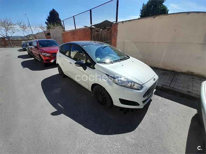 Usado Ford Fiesta Trend 75 CV (55 kW) 2014 Blanco Utilitario