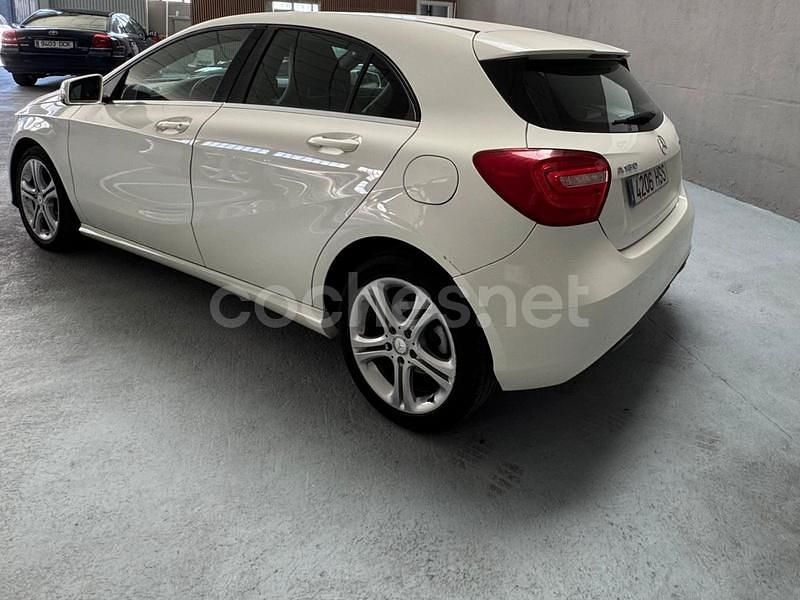 Usado Mercedes A180 AMG line 109 CV (80 kW) 2013 Blanco Berlina