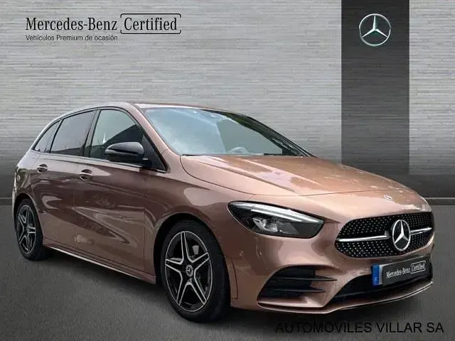 Usado Mercedes B180 136 CV (100 kW) 2022 Oro rosado Utilitario