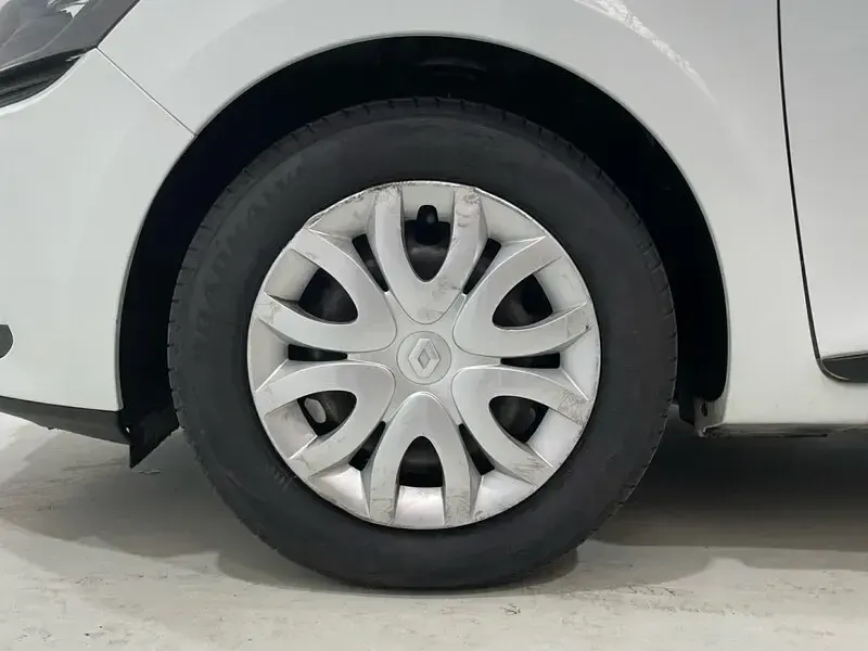 Usado Renault Clio IV Business 75 CV (55 kW) 2019 Blanco Berlina