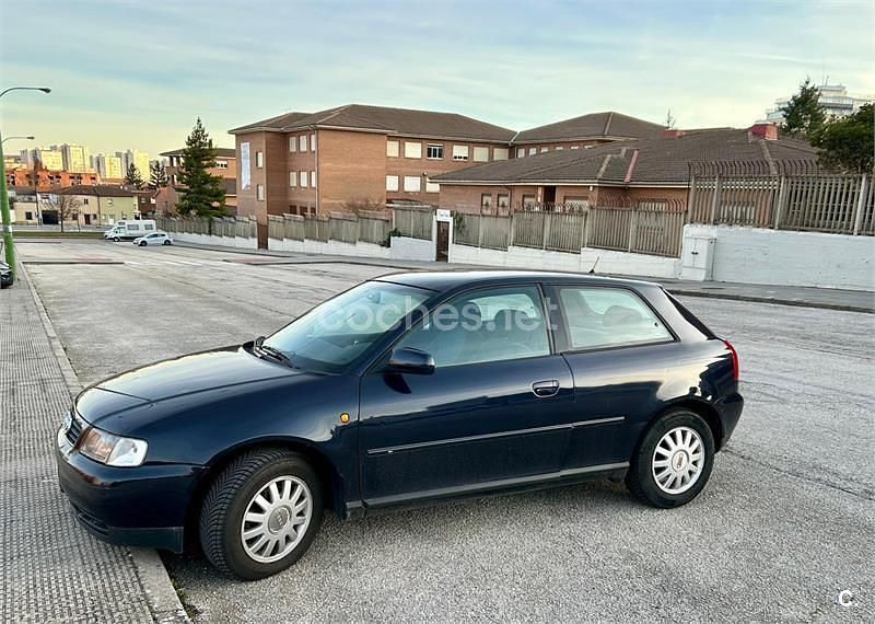 Usado Audi A3 Ambition 110 CV (80 kW) 2000 Azul Utilitario