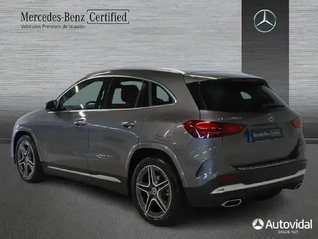 Usado Mercedes GLA200 150 CV (110 kW) 2026 Gris montaña SUV