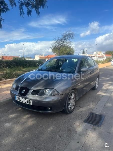 Usado Seat Ibiza 100 CV (73 kW) 2006 Beige Utilitario