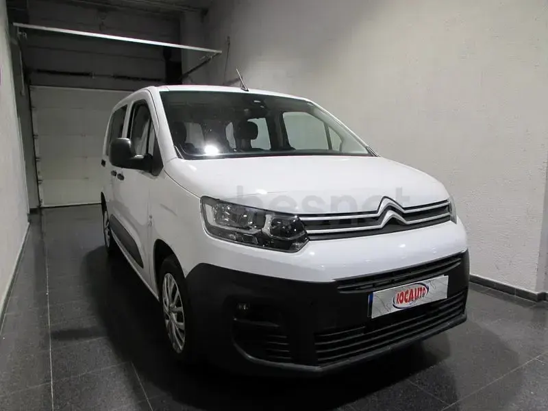 Usado Citroën Berlingo Business Class 102 CV (75 kW) 2022 Blanco Monovolumen