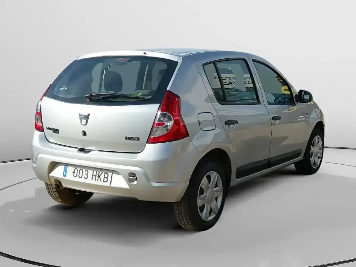 Käytetty Dacia Sandero 75 HP (55 kW) 2012 Sedan