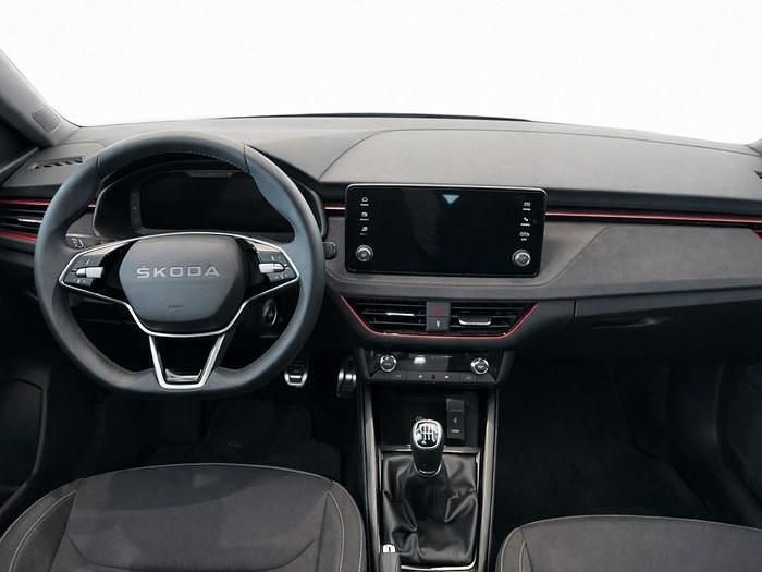 Usado Skoda Scala 115 CV (84 kW) 2025 Gris Utilitario