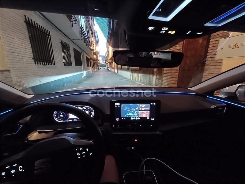 Usado Seat Leon XCELLENCE 150 CV (110 kW) 2021 Blanco Familiar