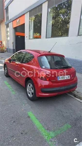 Usado Peugeot 207 70 CV (51 kW) 2008 Rojo Berlina