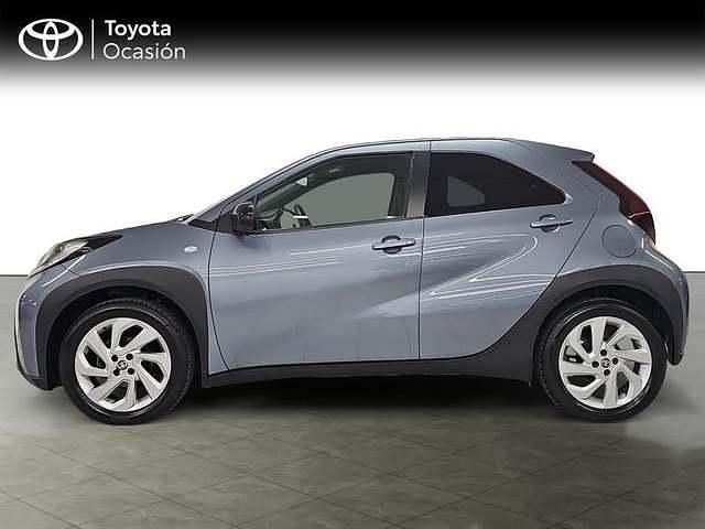 Usado Toyota Aygo X Play 72 CV (52 kW) 2024 Gris / plata SUV