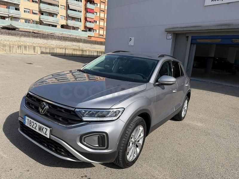 Usado VW T-Roc Life 150 CV (110 kW) 2023 Gris / plata SUV