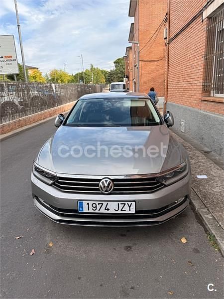 Gris / plata Usado 2017 VW Passat Sportline Berlina | 16.000 € (Buen precio) - Imagen 1/4
