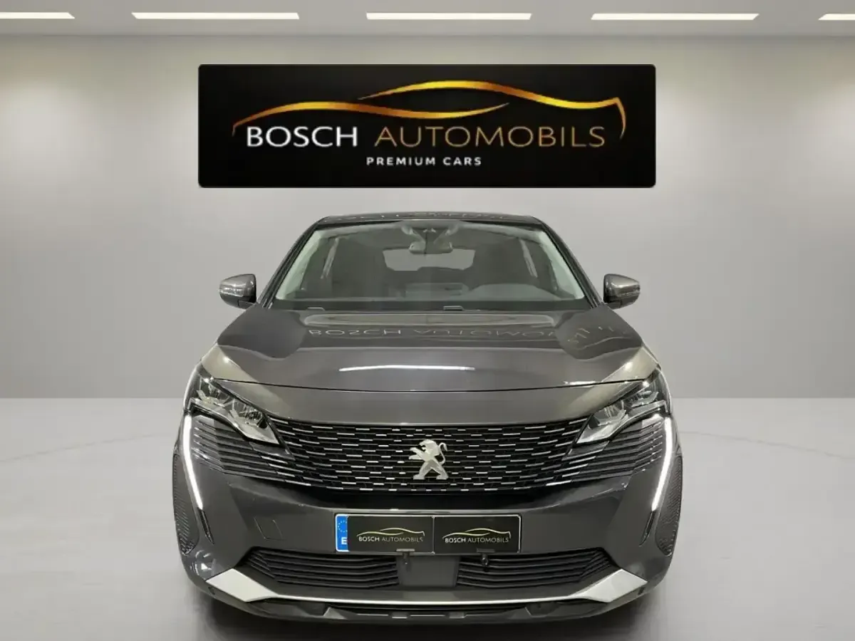 Usado Peugeot 3008 Active 130 CV (95 kW) 2021 Gris / plata SUV