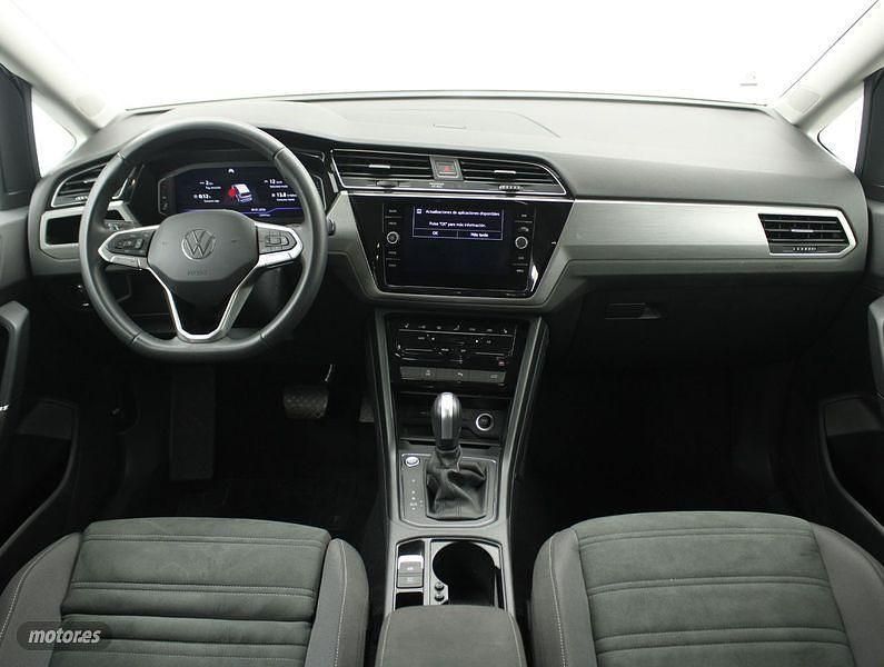 Usado VW Touran Life 150 CV (110 kW) 2025 Plateado Monovolumen