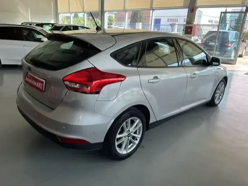 Usado Ford Focus Business Edition 125 CV (91 kW) 2018 Gris / plata Berlina