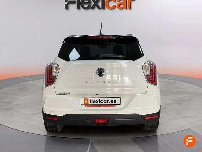 Usado Ssangyong (KGM) Tivoli Limited 163 CV (119 kW) 2020 Blanco SUV