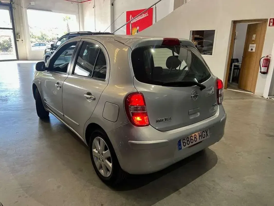 Usado Nissan Micra Acenta 80 CV (58 kW) 2011 Gris Utilitario