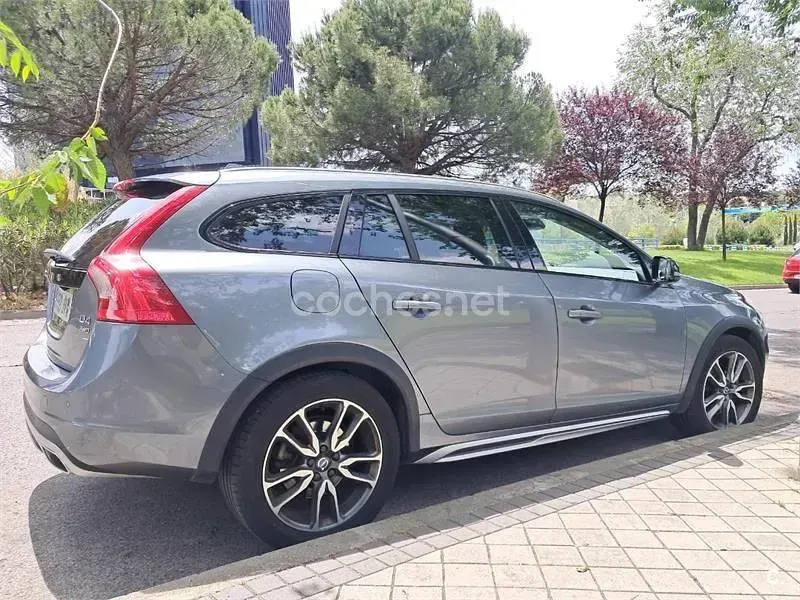 Usado Volvo V60 CC 190 CV (139 kW) 2016 Gris / plata Familiar