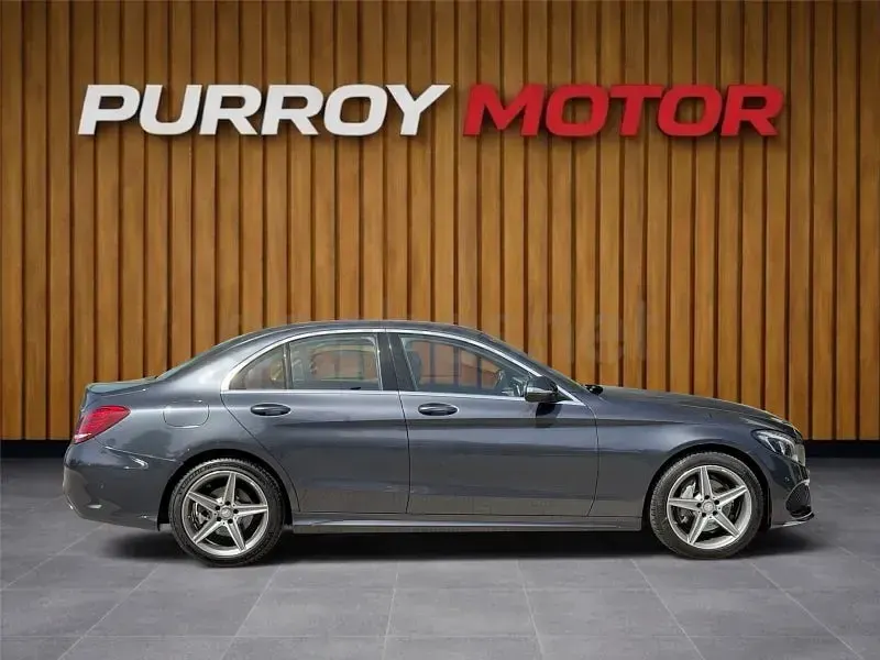 Usado Mercedes C220 AMG line 170 CV (125 kW) 2015 Gris / plata Berlina