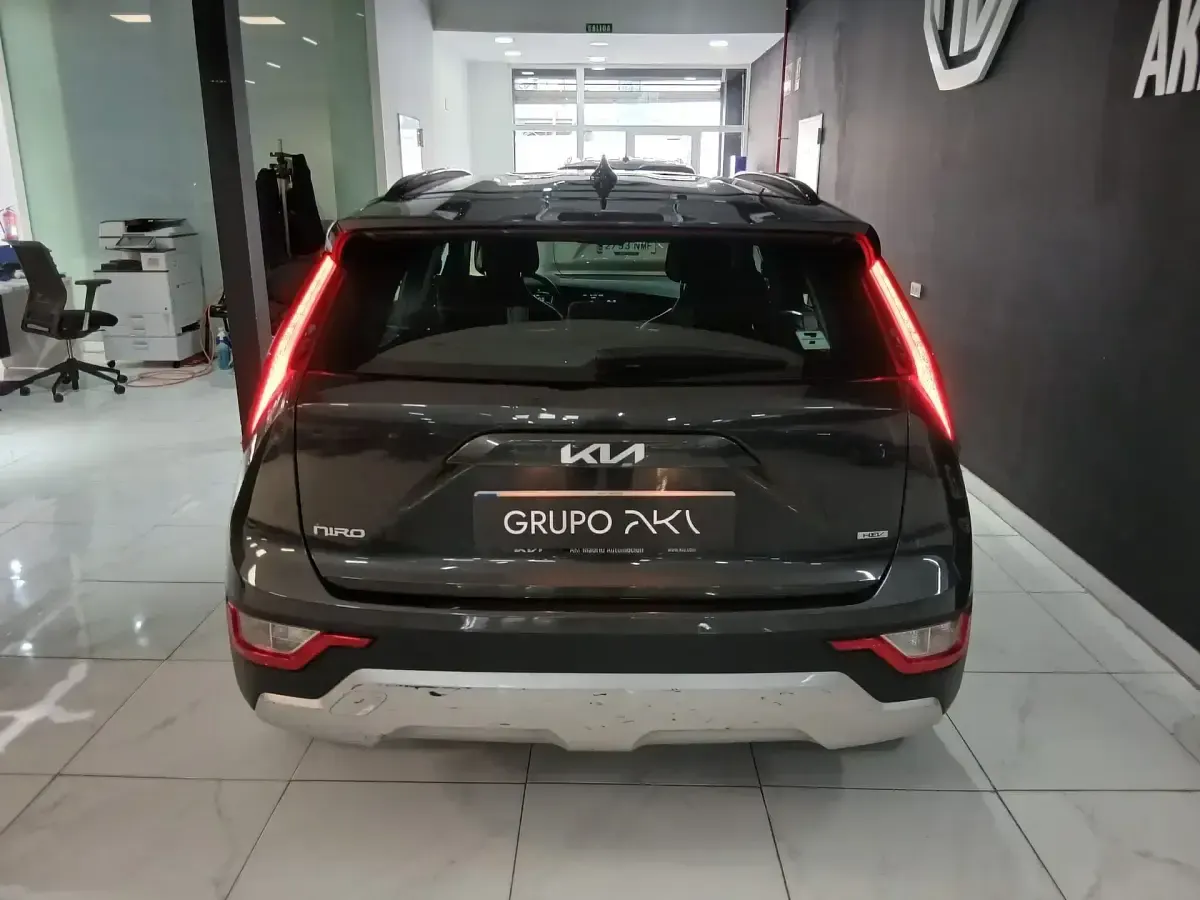 Usado Kia Niro 141 CV (103 kW) 2022 Negro SUV