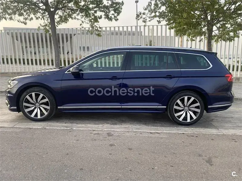 Usado VW Passat Sportline 190 CV (139 kW) 2017 Azul Familiar