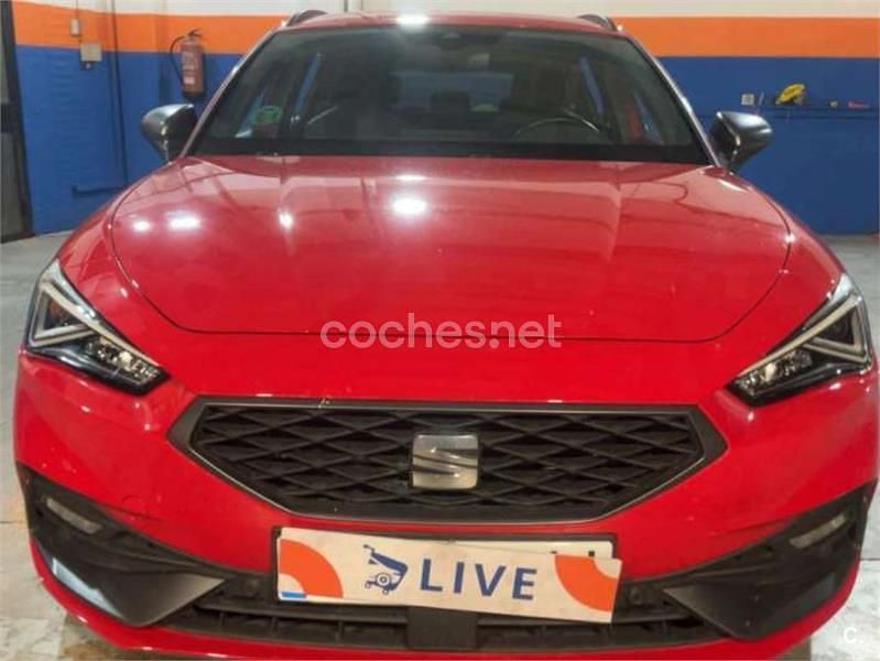 Usado Seat Leon FR 130 CV (95 kW) 2023 Rojo Familiar