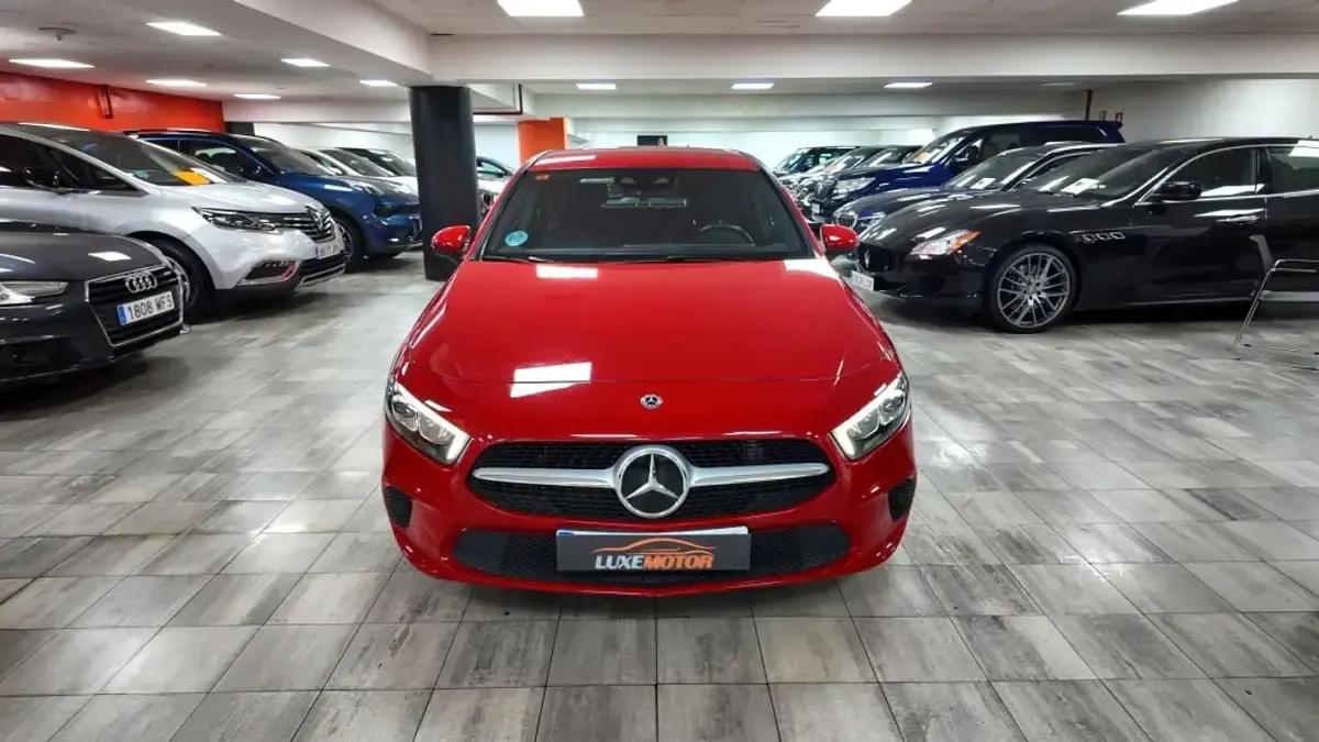 Usado Mercedes A180 136 CV (100 kW) 2020 Rojo Utilitario