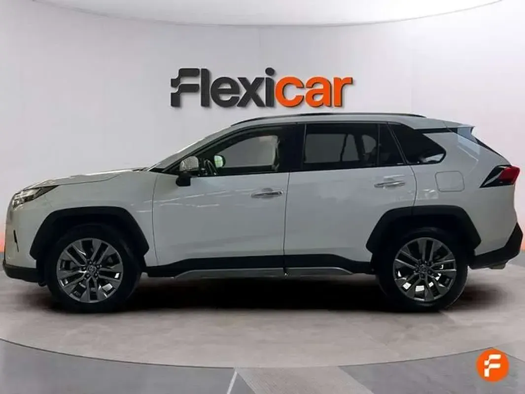 Usado Toyota RAV4 Hybrid Luxury 222 CV (163 kW) 2023 Blanco SUV