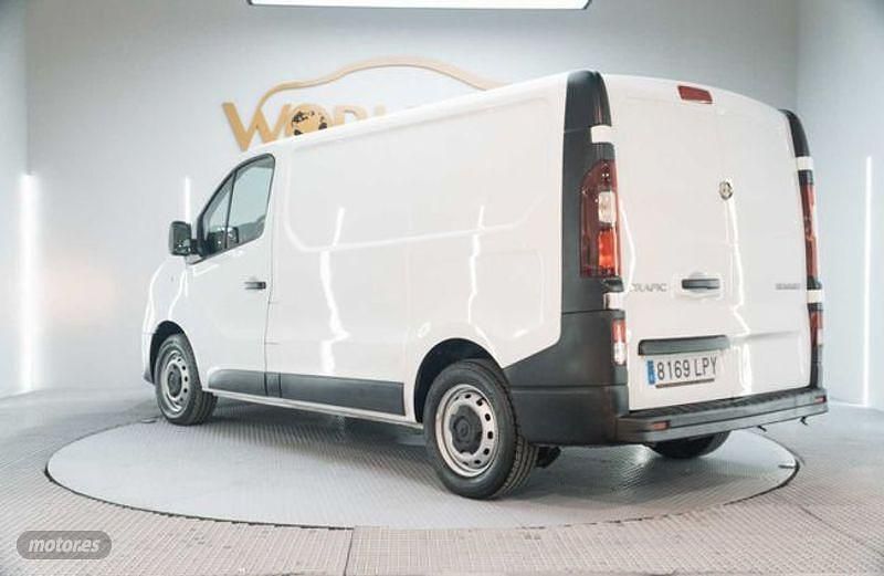 Usado Renault Trafic 120 CV (88 kW) 2021 Blanco Monovolumen