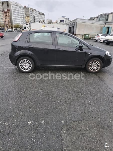 Usado Fiat Punto Pop 69 CV (50 kW) 2013 Negro Utilitario