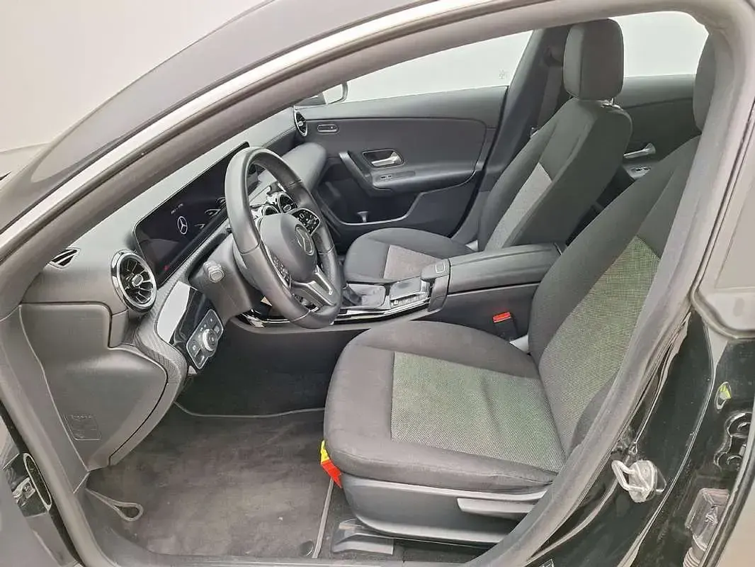 Usado Mercedes CLA180 136 CV (100 kW) 2021 Negro Coupe