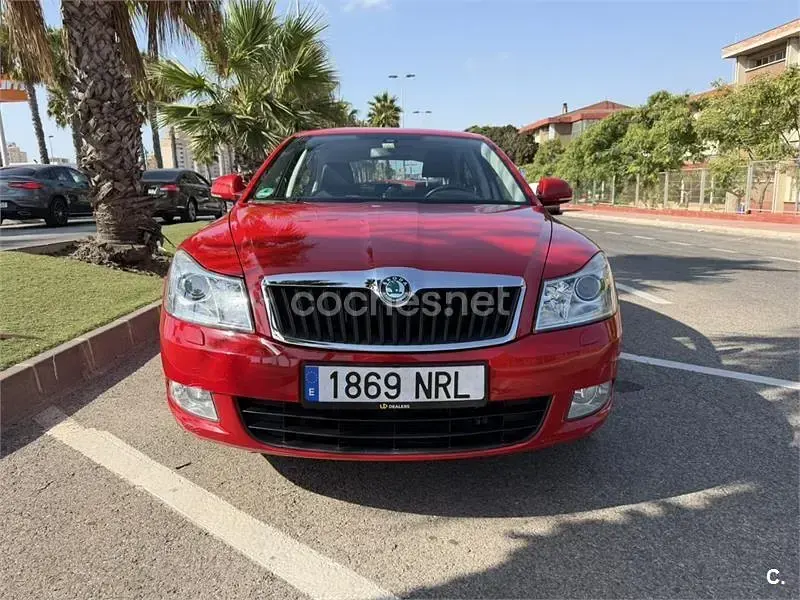 Usado Skoda Octavia Executive 160 CV (117 kW) 2011 Rojo Berlina
