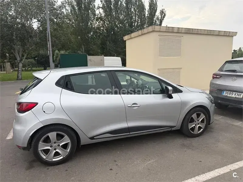Usado Renault Clio IV Authentique 75 CV (55 kW) 2014 Gris / plata Berlina