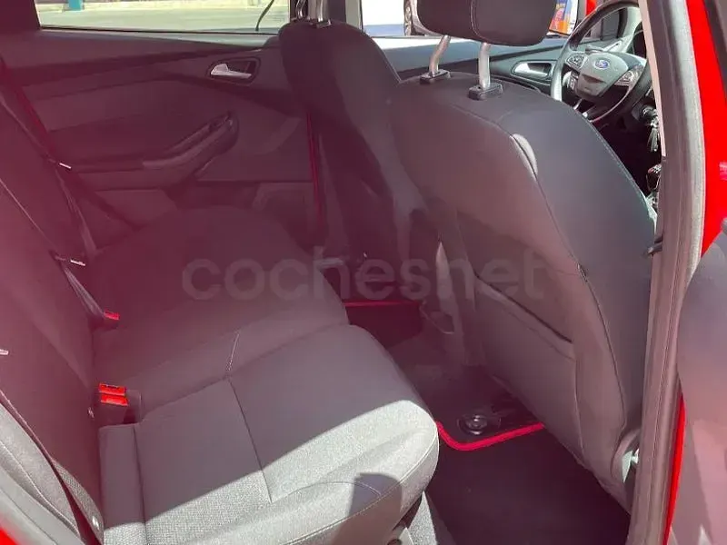 Usado Ford Focus ST-Line 125 CV (91 kW) 2018 Rojo Berlina