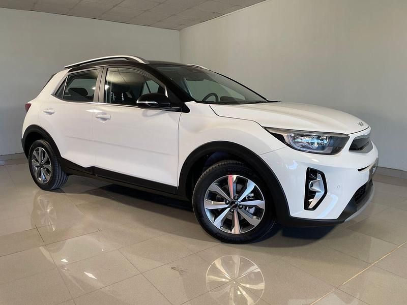 Usado Kia Stonic 100 CV (73 kW) 2024 Blanco SUV