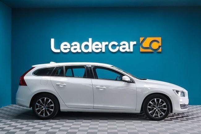 Usado Volvo V60 Momentum 150 CV (110 kW) 2018 Blanco Familiar