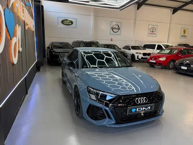 Usado Audi RS3 Sport 400 CV (294 kW) 2023 Gris / plata Berlina