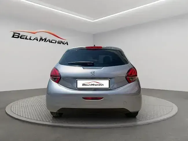 Usado Peugeot 208 Signature Sky 82 CV (60 kW) 2019 Gris / plata Utilitario