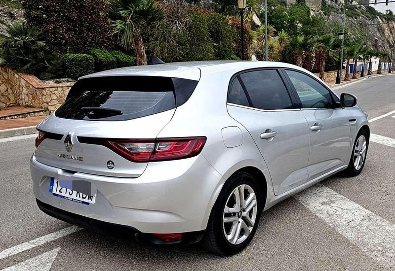 Usado Renault Mégane IV Bose Edition 116 HP (85 kW) 2018 Cinzento Citadino