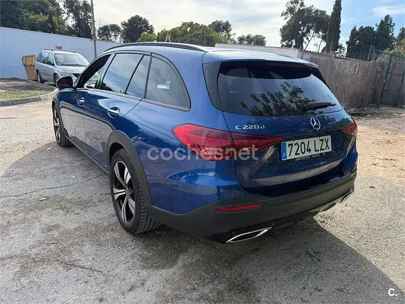 Usado Mercedes C220 200 CV (147 kW) 2022 Azul Familiar