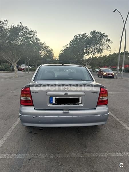 Usado Opel Astra Elegance 100 CV (73 kW) 2002 Gris / plata Berlina