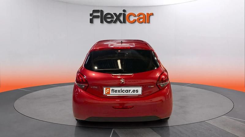 Usado Peugeot 208 Access 82 CV (60 kW) 2017 Rojo Utilitario