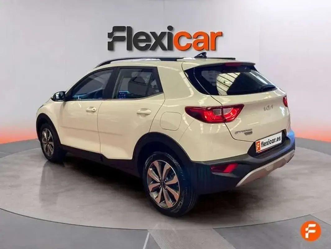 Usado Kia Stonic 101 CV (74 kW) 2021 Blanco SUV