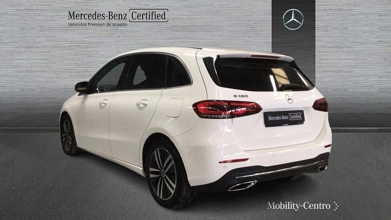 Usado Mercedes B180 Progressive 136 CV (100 kW) 2022 Blanco polar  pintura unicolor Monovolumen
