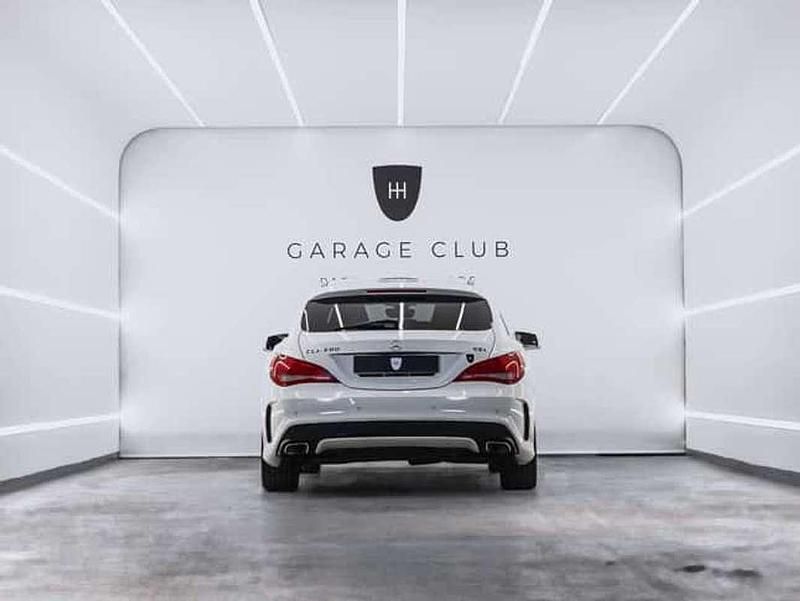 Usado Mercedes CLA200 Shooting Brake AMG line 136 CV (100 kW) 2016 Blanco Familiar